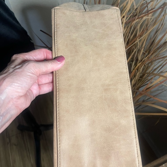 Beautiful women's shoulder bag that is multicolored - Picture 8 of 8